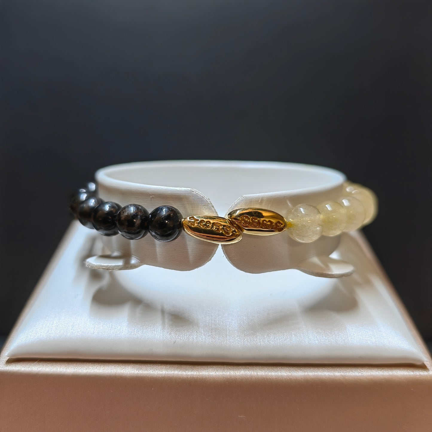 pulsera de lujo de turmalina negra en plata 925 con detalles de ojo de tigre para una abundancia económica y elegancia cotidiana