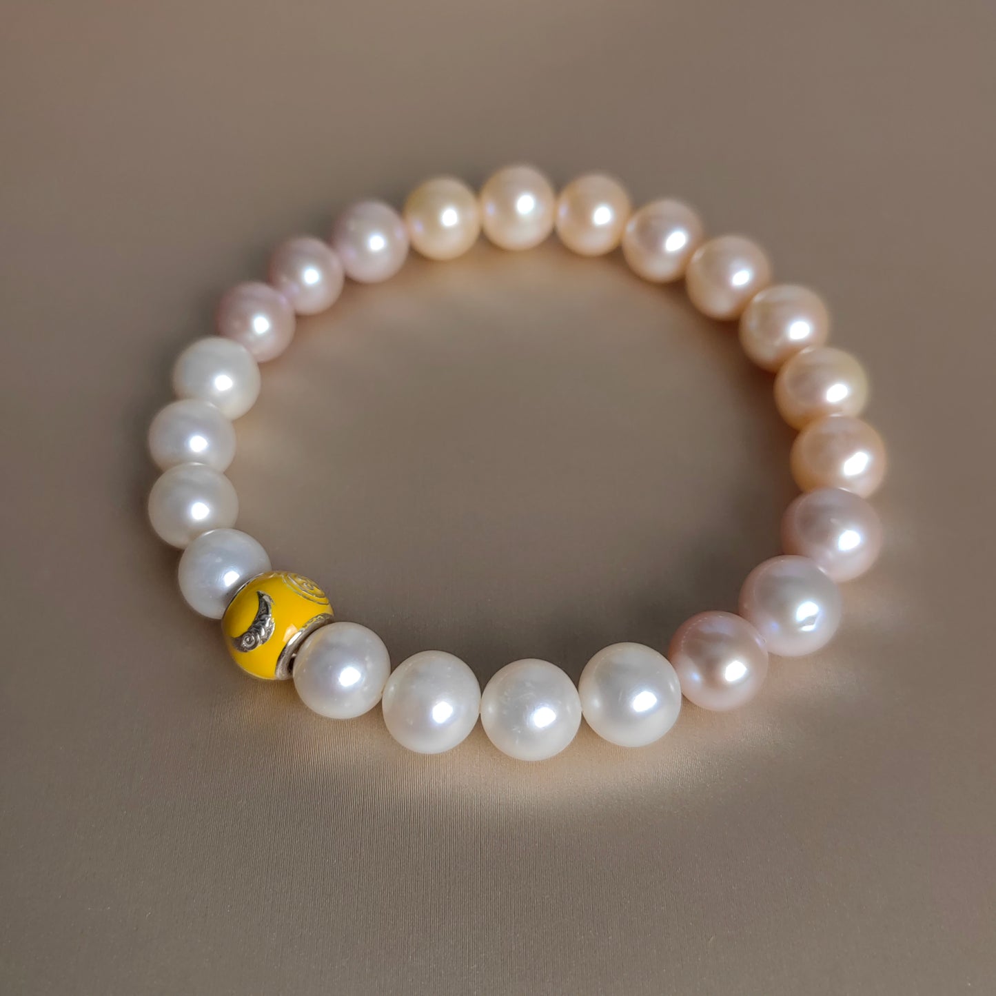 natural pearls & gemstone amulet bracelet – energy stone jewelry for protection, emotional balance & timeless sophistication