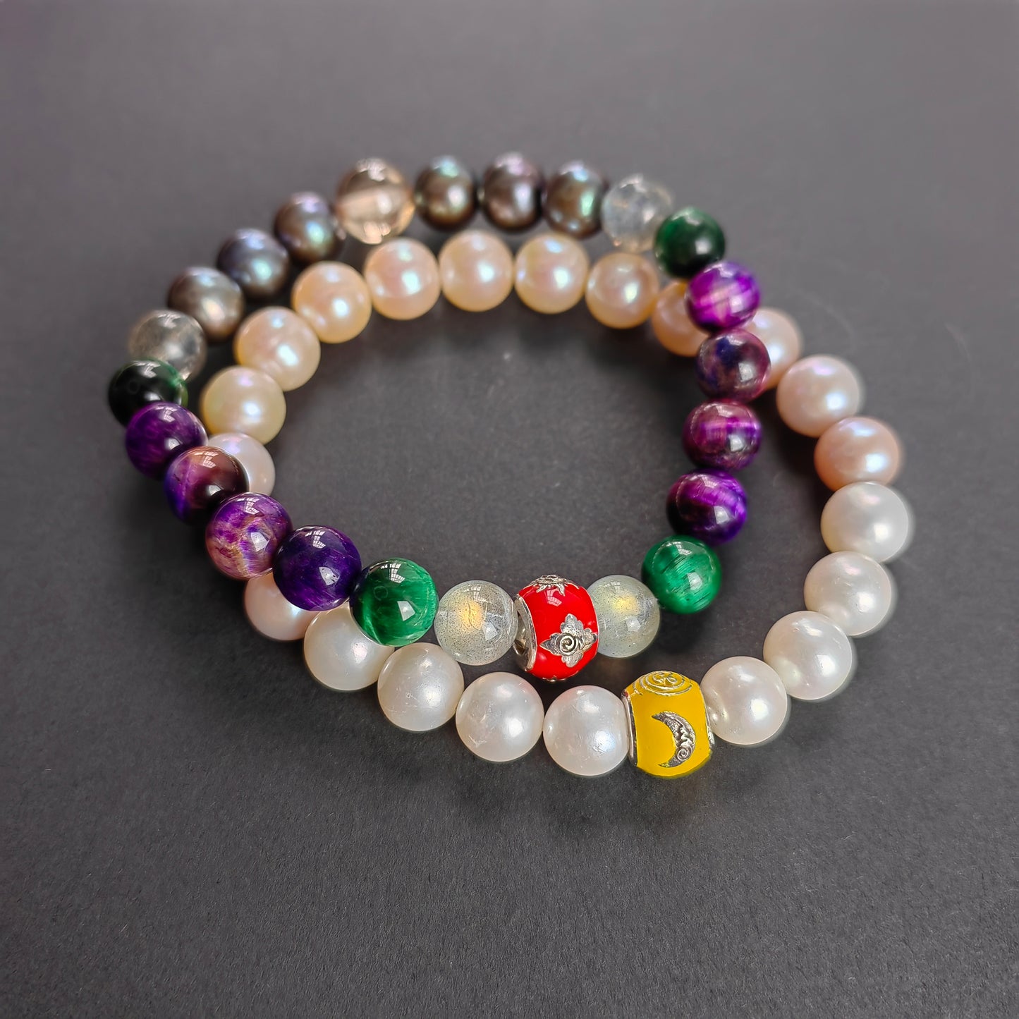 natural pearls & gemstone amulet bracelet – energy stone jewelry for protection, emotional balance & timeless sophistication