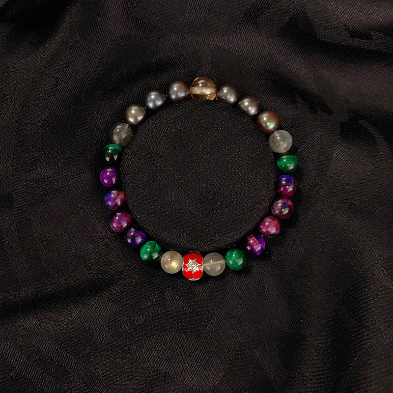 pulsera de perlas y piedras preciosas naturales con dijes: joyería de protección espiritual para energía positiva