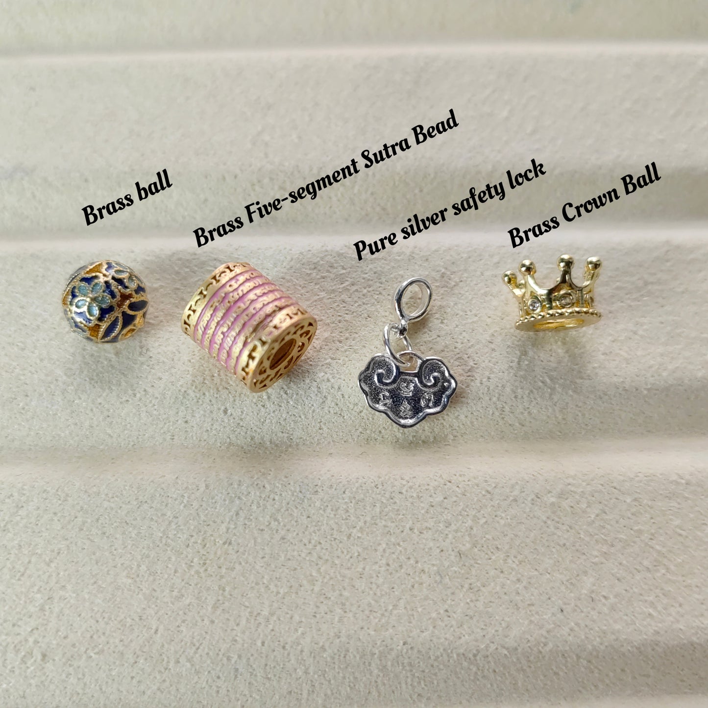 pure silver peace lock pingansuo bracelet ，elegant jewelry for girls symbolizing nobility，refined pearl bracelet with malachite and sunstone