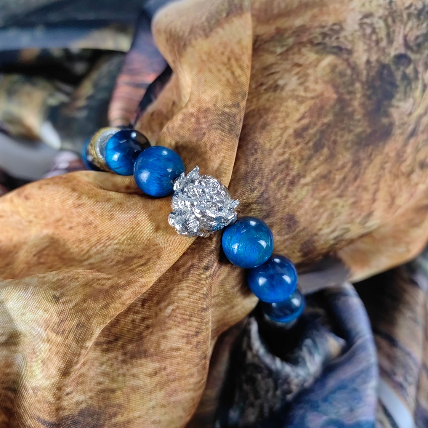 pulsera energética de cinco ojos y cuatro orejas con piedra de obsidiana y ojo de tigre para la confianza social y un aura positiva